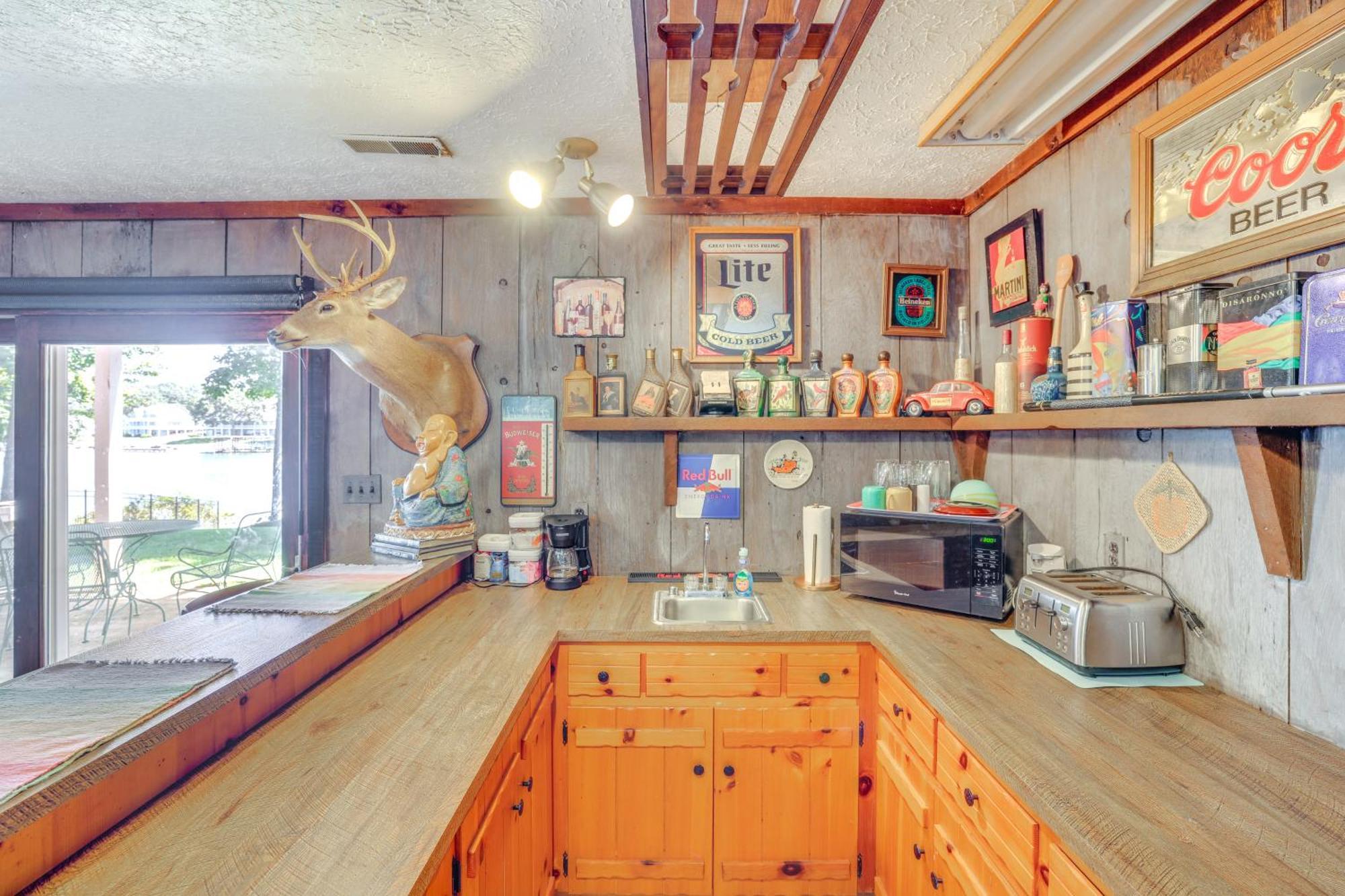 Smith Mountain Lake Retreat With Private Beach! Huddleston Екстериор снимка