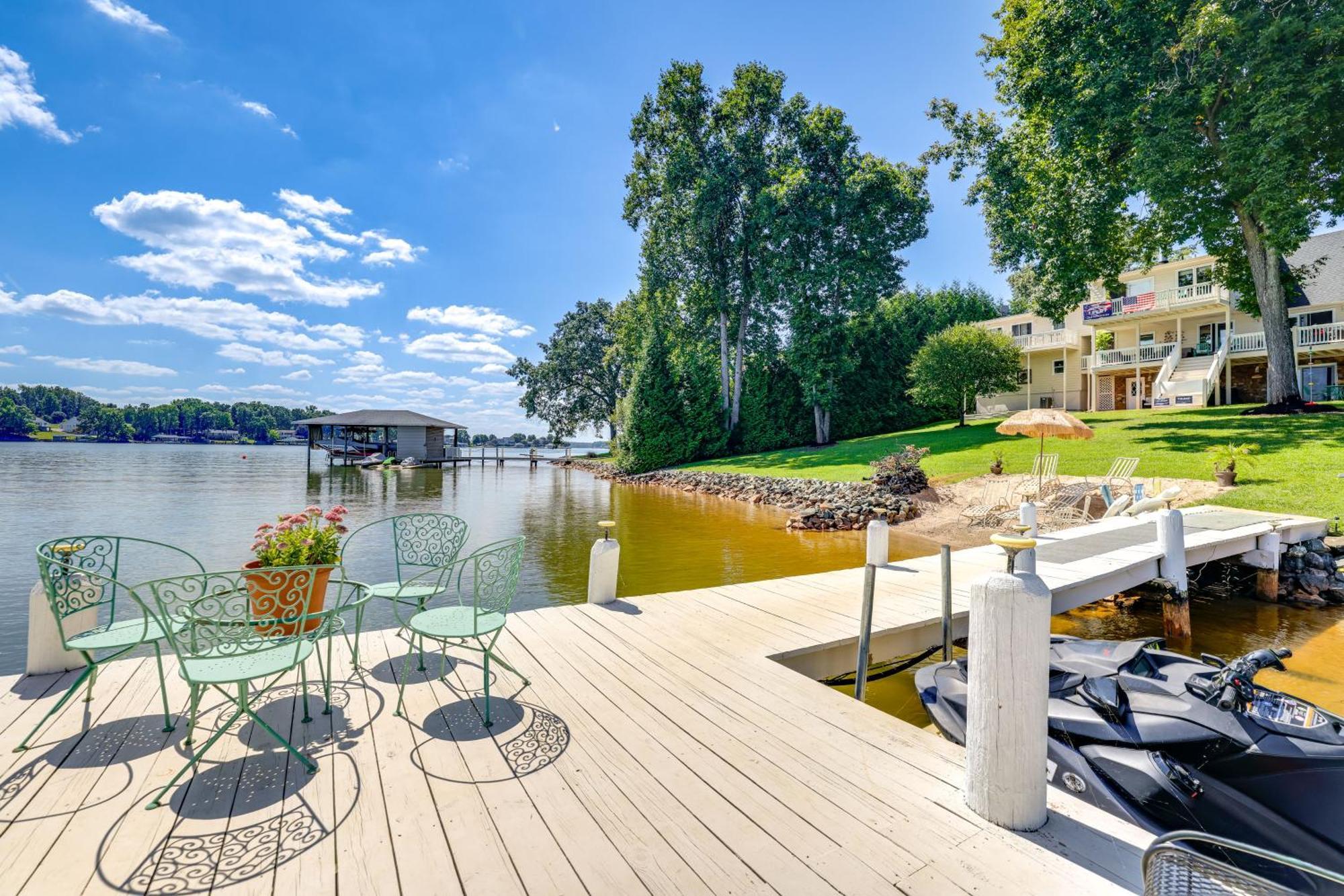 Smith Mountain Lake Retreat With Private Beach! Huddleston Екстериор снимка