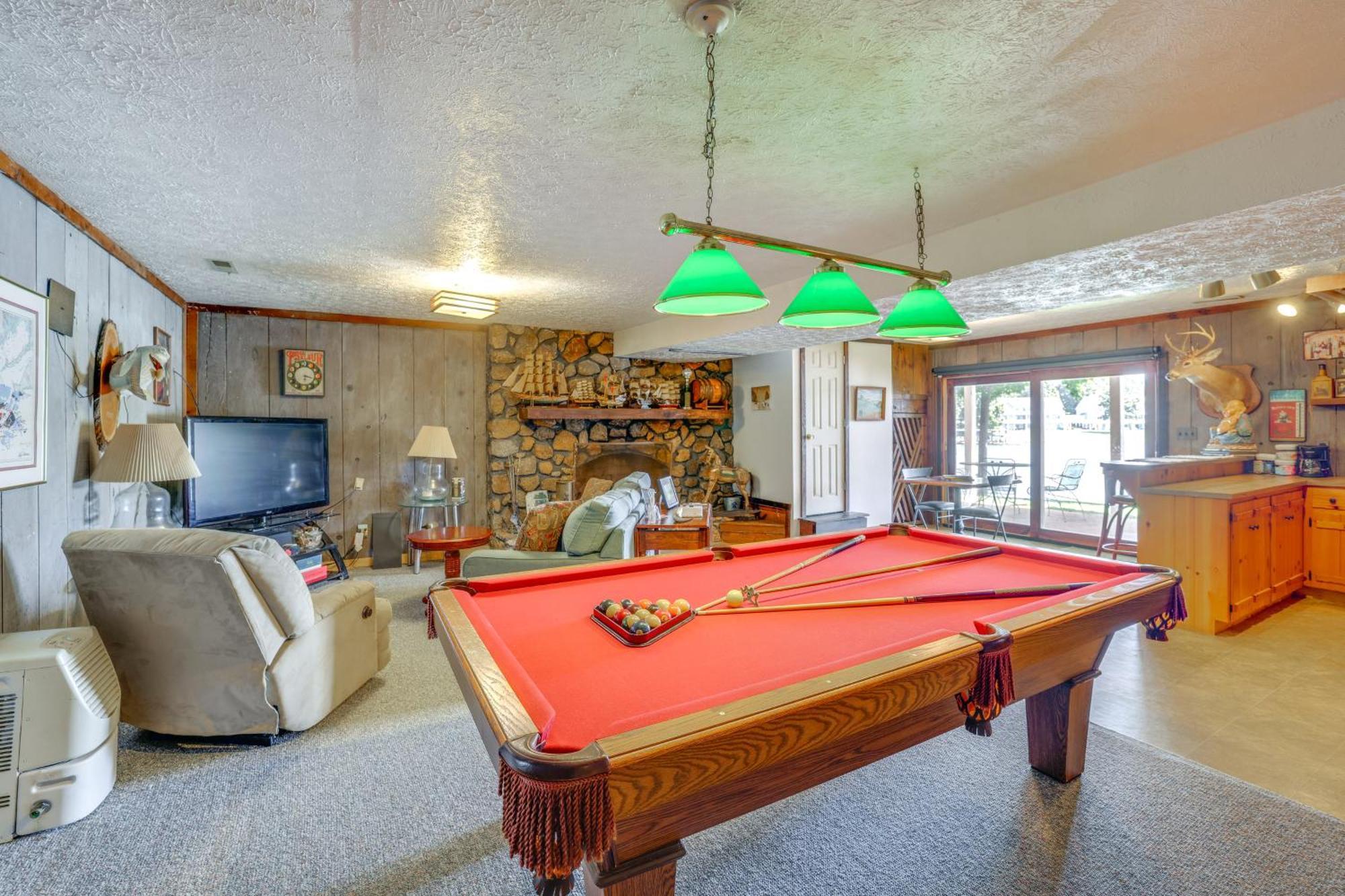 Smith Mountain Lake Retreat With Private Beach! Huddleston Екстериор снимка