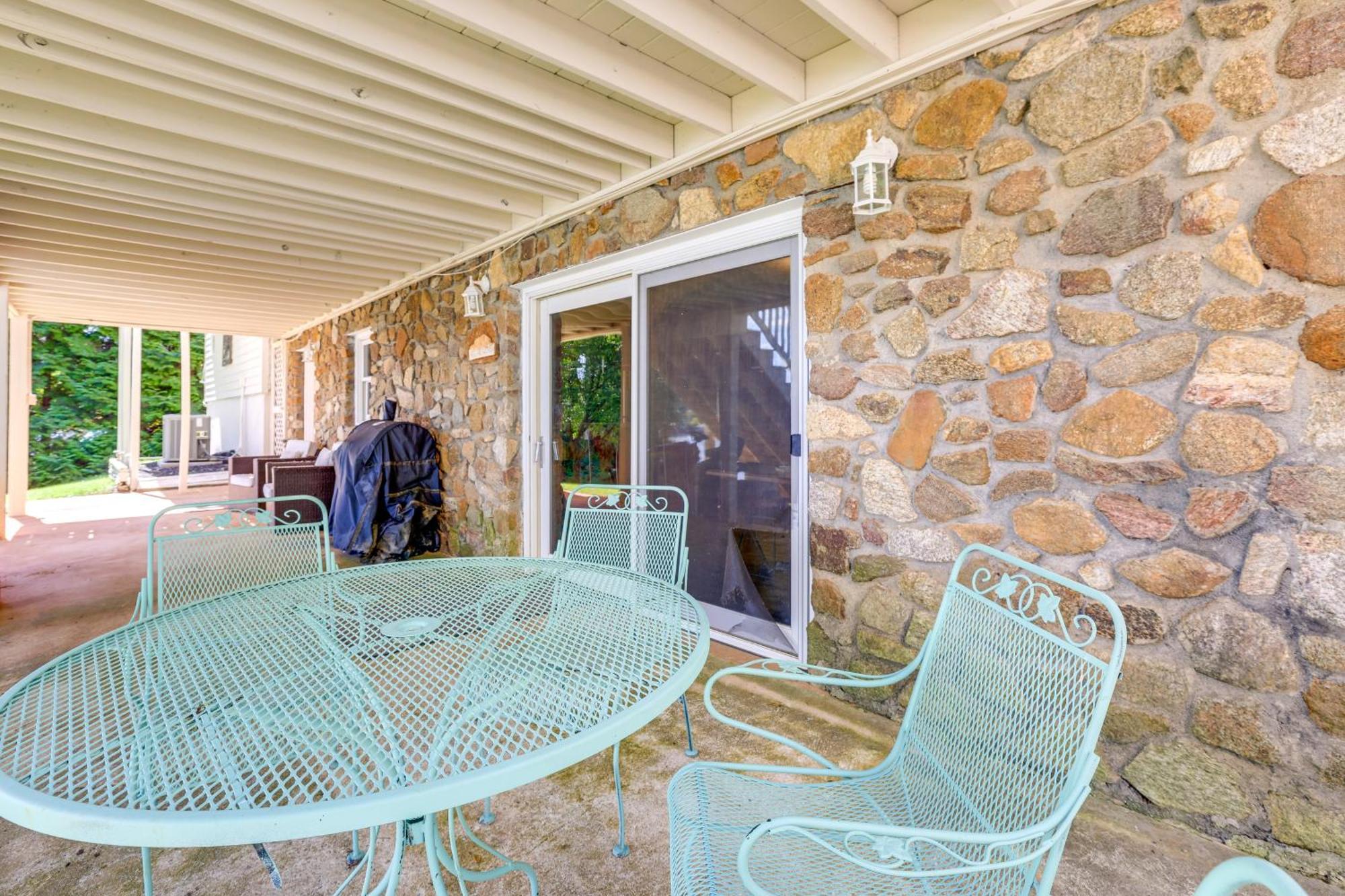 Smith Mountain Lake Retreat With Private Beach! Huddleston Екстериор снимка