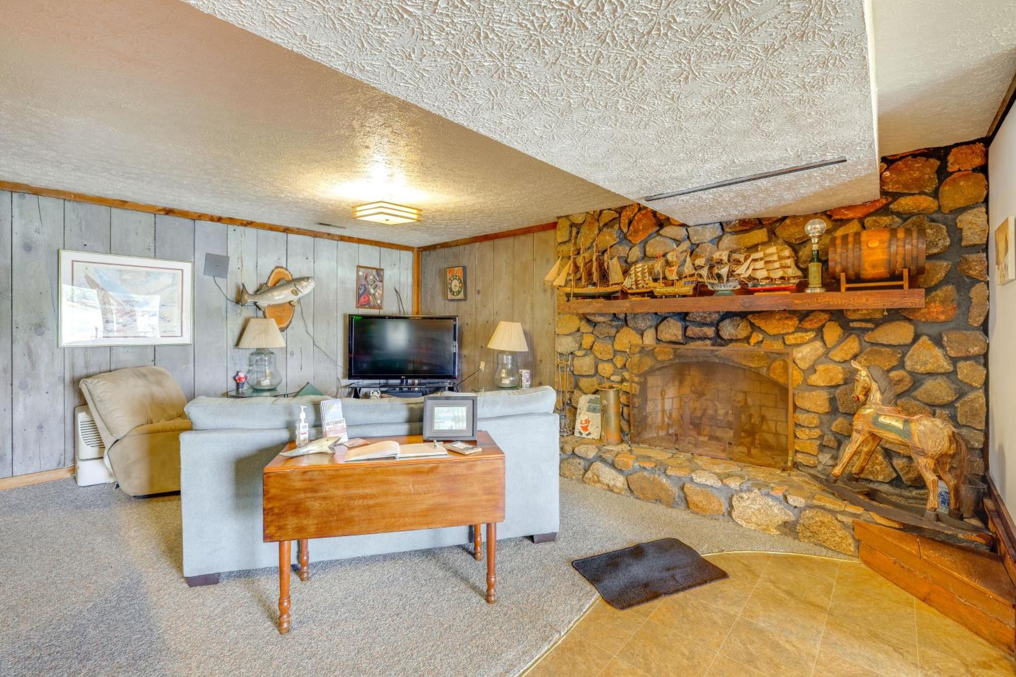 Smith Mountain Lake Retreat With Private Beach! Huddleston Екстериор снимка